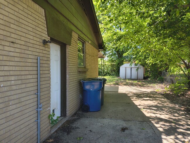 Building Photo - 140 Ridgecrest Rd