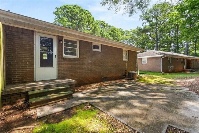 Building Photo - 220 Opal Dr