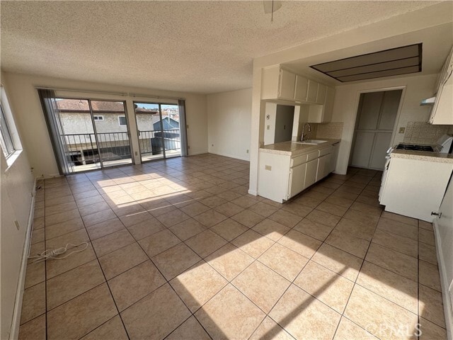 Building Photo - 635 W 15th St