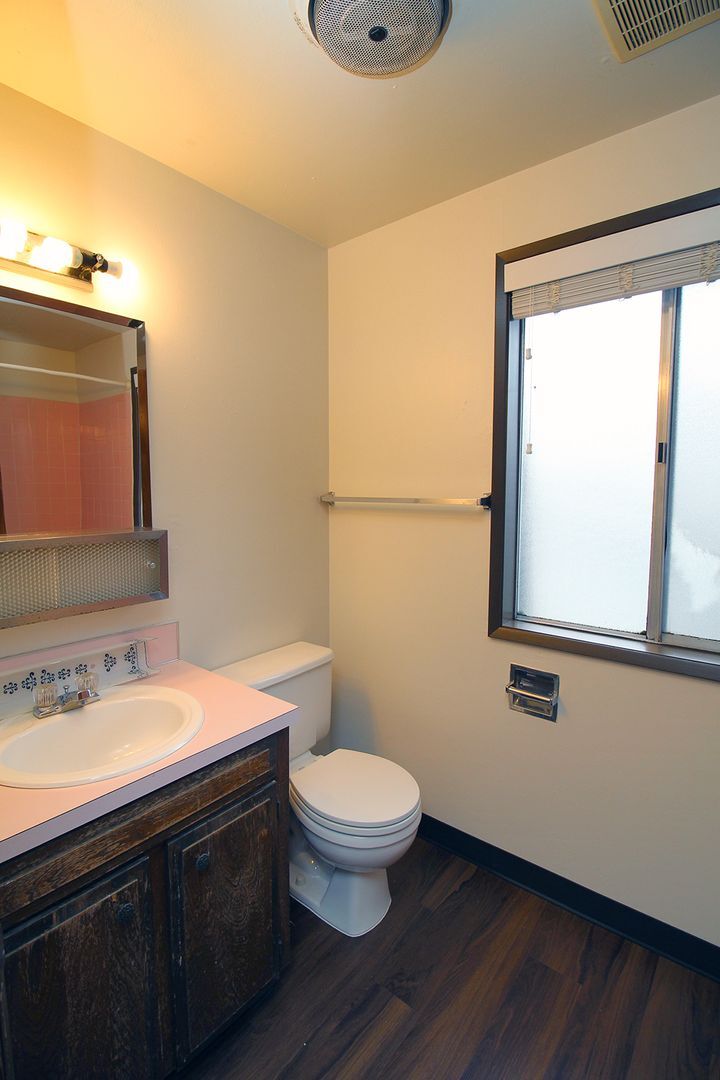 Building Photo - 14620 SE Woodland Way