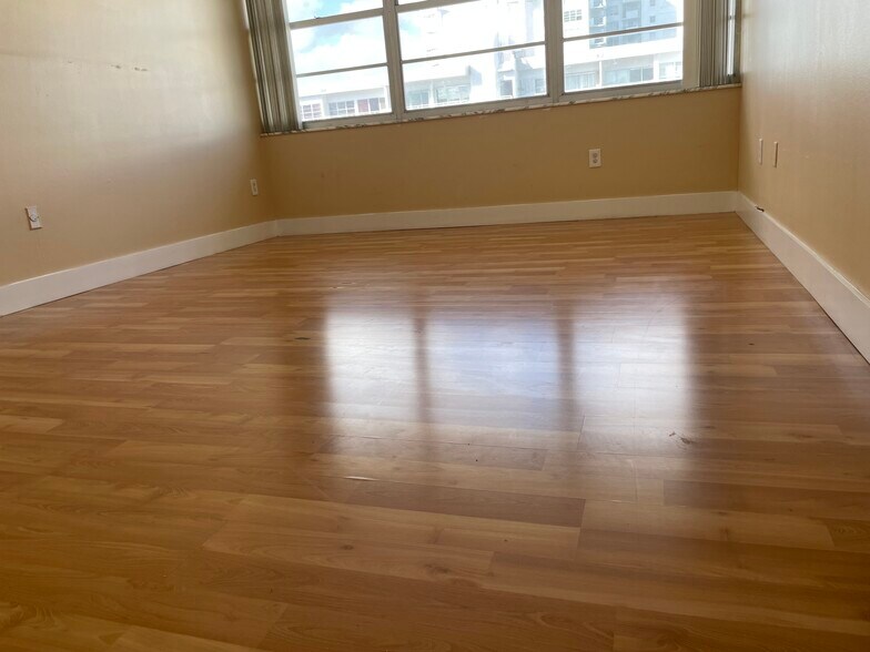 Building Photo - 18041 Biscayne Blvd