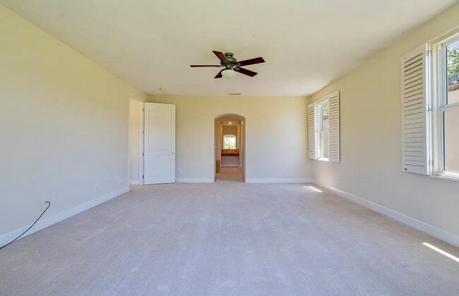 Building Photo - 2520 Club Dr