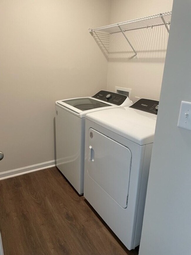 Building Photo - 3 Bed and 2.5 bath is now available!