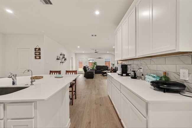 Building Photo - 30518 White Cliff Ct