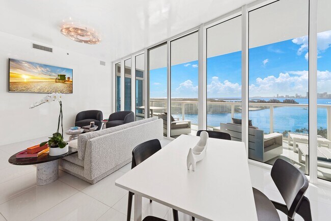 Building Photo - 100 South Pointe Dr