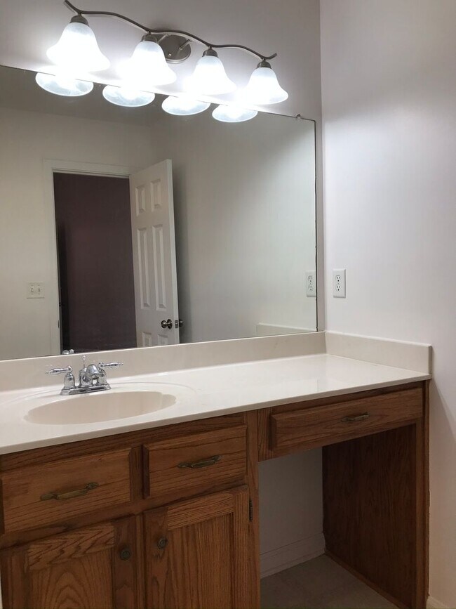 Building Photo - LVP FLOORING THROUGHOUT! 4 Bedrooms in Center Hill Elementary, Middle & High School District!