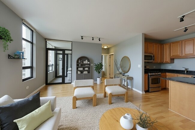 Building Photo - 1255 S State St