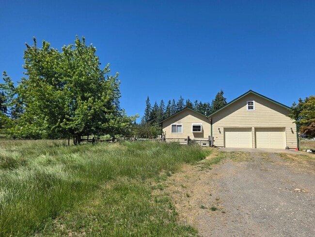 Building Photo - Port Ludlow Farmhouse for Rent, Freshly Updated and Available Now!
