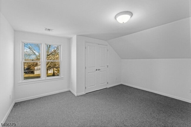 Building Photo - 43 Hillcrest Ave