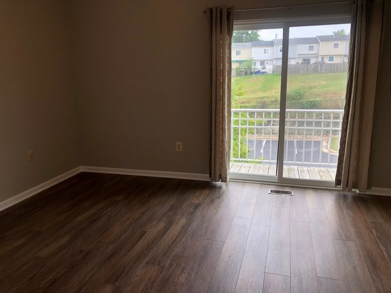 Building Photo - 6303 Sandpiper Ct
