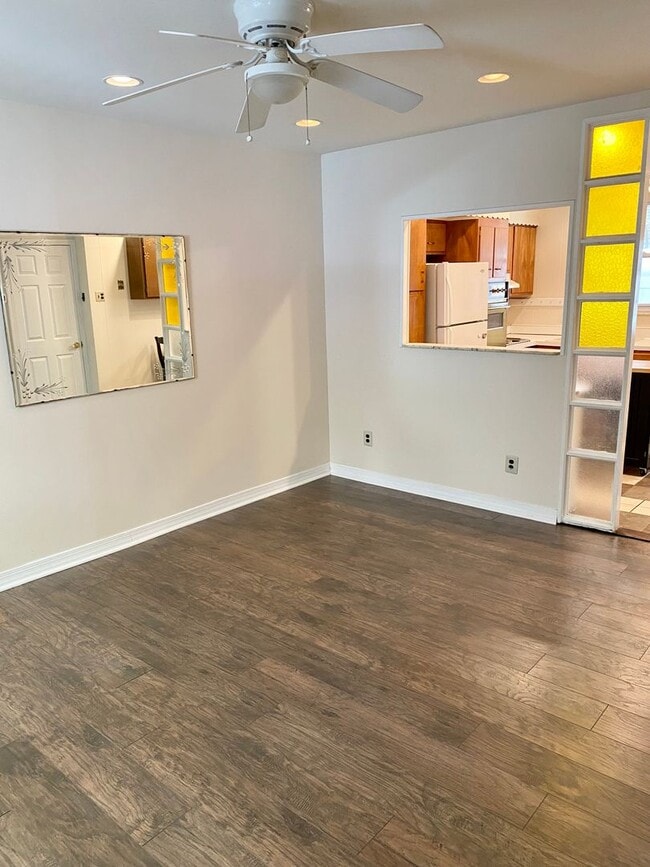 Building Photo - Stunning 2-Bedroom Townhouse in South Philadelphia Available August 1st!