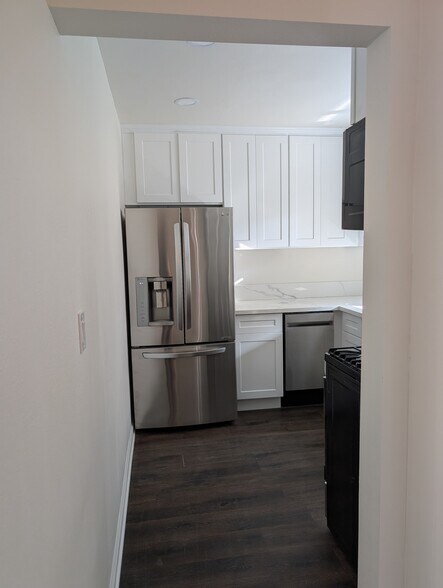 Unit B - Kitchen - 5011 Stacy St
