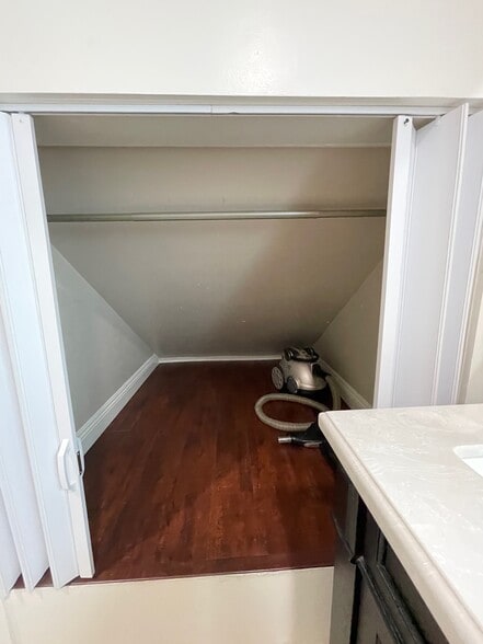 Building Photo - 7524 Fountain Ave