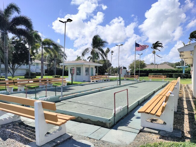 Building Photo - 740 Horizon W