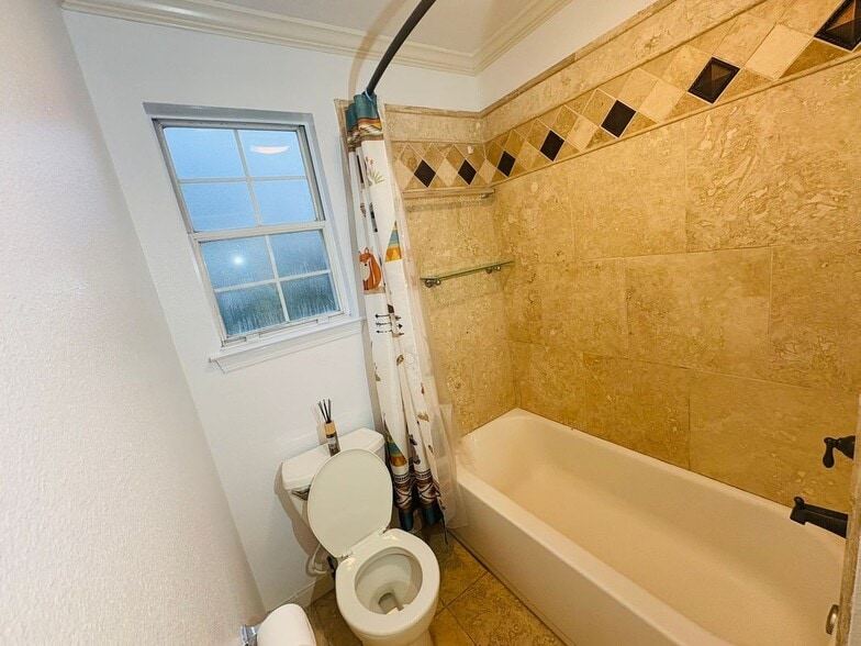 Building Photo - 14244 Teewood Ct