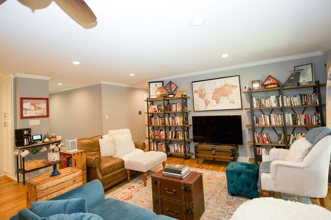 Building Photo - Charming Southern Pines Home on a Spacious...