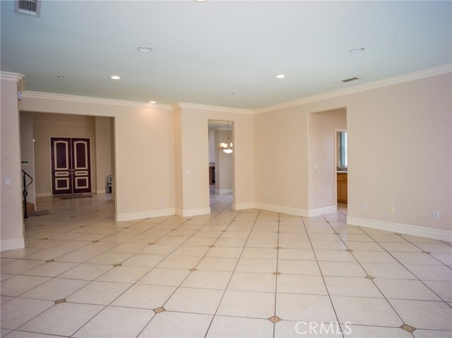 Building Photo - 146 W Le Roy Ave