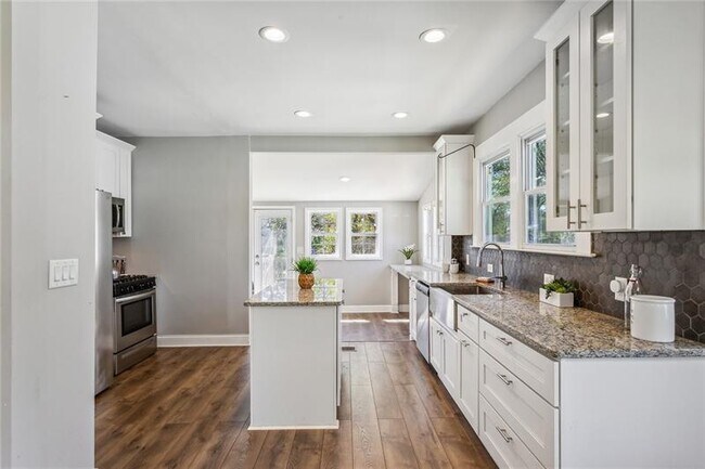 Building Photo - 1654 Westhaven Dr SW