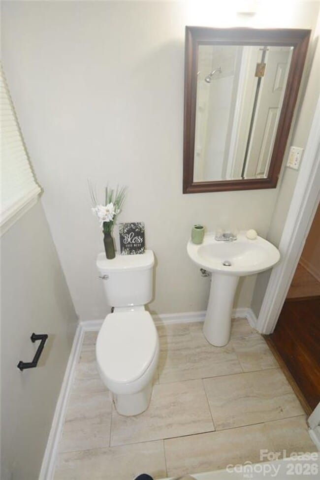 Building Photo - 2143 Finchley Dr