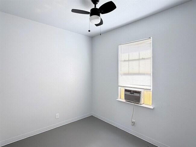 Building Photo - 251 Zimmerman Ave
