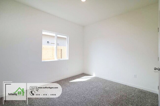 Building Photo - 2141 Hilltop Dr