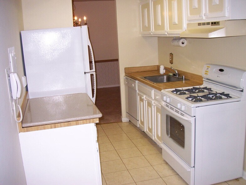 Building Photo - 3306 Woodburn Village Dr