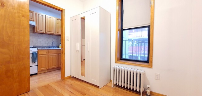Building Photo - 224 Metropolitan Ave