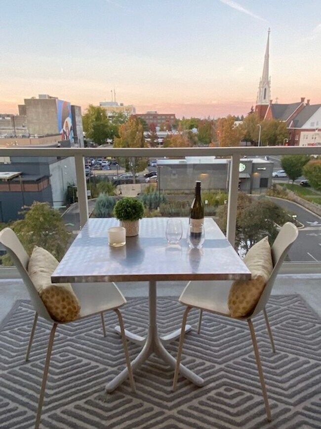Building Photo - Luxury Fully Furnished Condo Downtown Salem Is Available