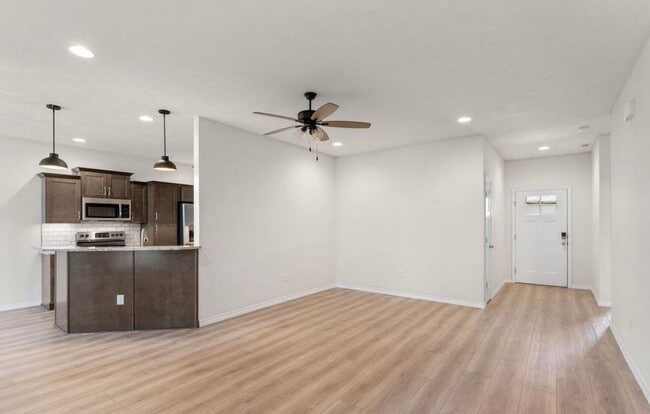 Building Photo - NEW LUXURY 3 BED 2 BATH 2 CAR GARAGE DUPLEX