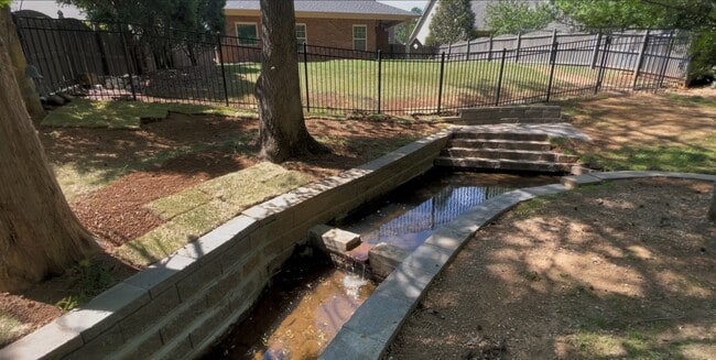 Building Photo - 123 Chelsea Park