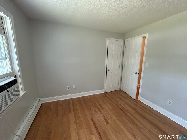 Building Photo - 14 Normandy Dr