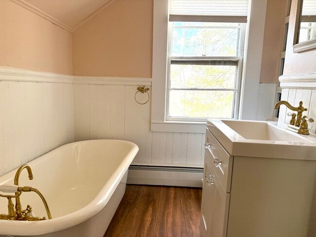 Building Photo - 90 Mill St