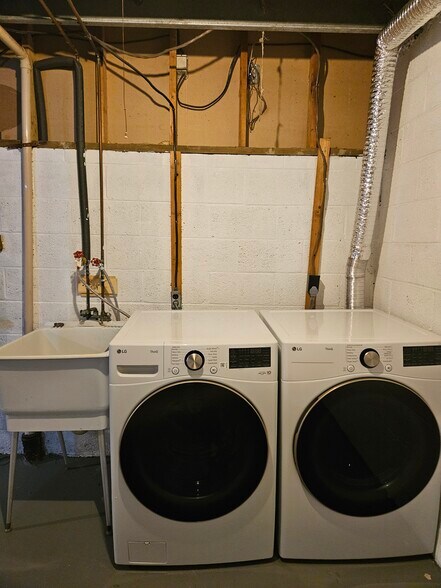 Building Photo - 6322 Bentham Ct