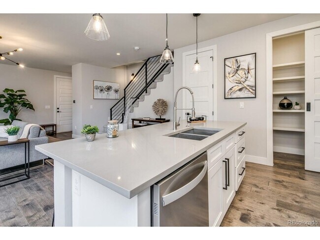 Building Photo - ONE MONTH FREE - Modern 3BR Townhome in Denver