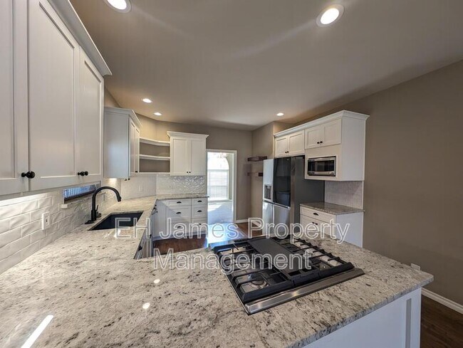 Building Photo - 9914 S 99th E Ave