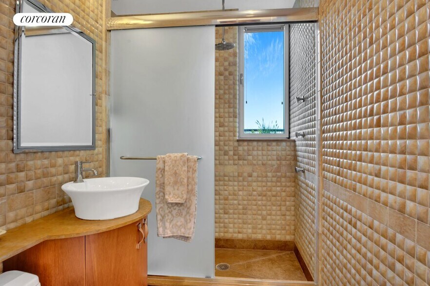 Building Photo - 252 Seventh Avenue PHQ