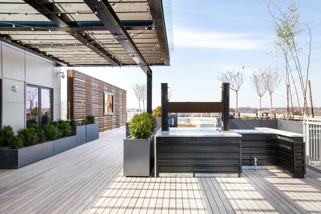 Building Photo - 1901 C St SE