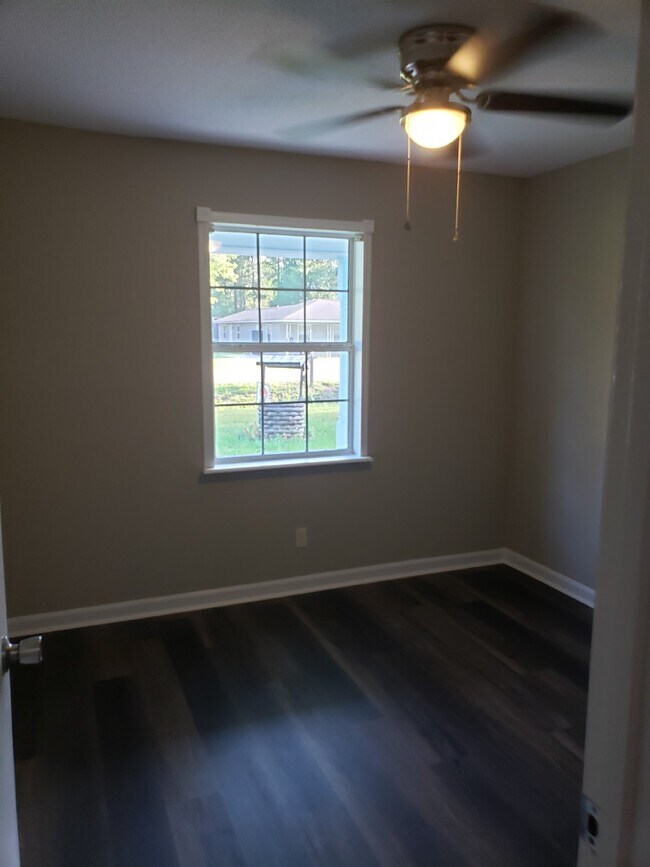 Building Photo - House for Rent