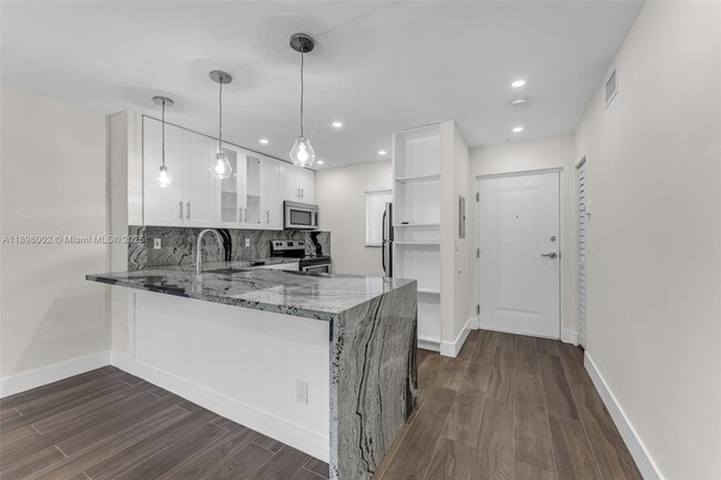 Primary Photo - 7707 Camino Real