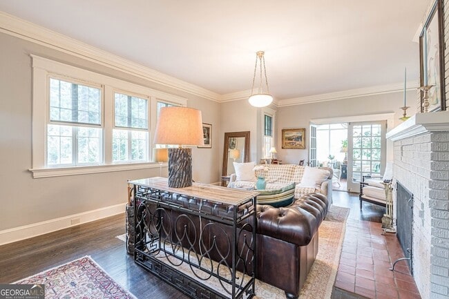 Building Photo - 1878 Cambridge Ave