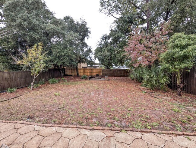 Building Photo - 116 Alder Ave SE