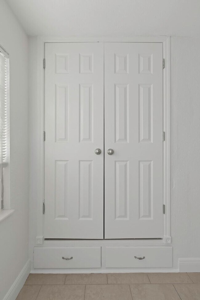 Building Photo - 5148 Tampa Bay Growth Fund 2 LLC