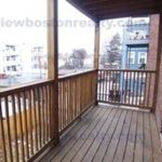 Building Photo - NIce 3 bed in allston