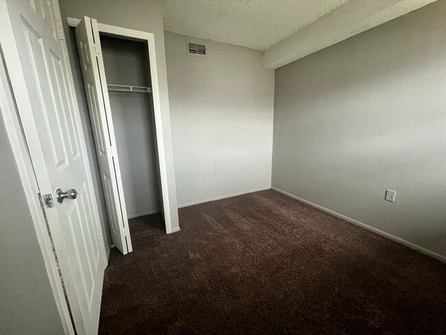 Building Photo - Spacious 3 Bed/2 Bath Condo on Las Palmas ...