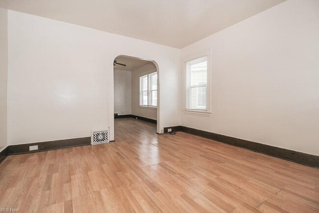 Building Photo - 1312 W 91st St