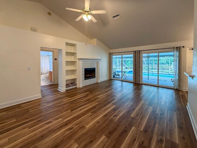 Building Photo - 4BR/2BA POOL home in NW Gainesville!