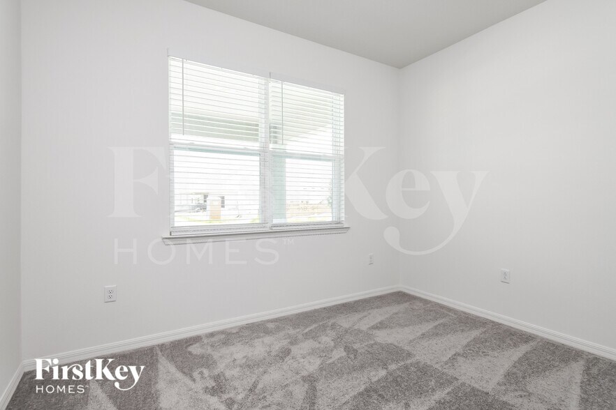 Building Photo - 1622 Isleta Lp