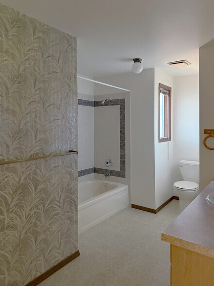 Building Photo - 8949 SW Fairview Pl