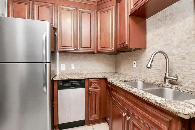 Building Photo - Charming 2BD/1BA Unit on Pecan Ave!