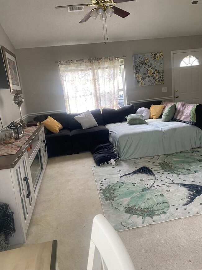 Building Photo - Charming 3BR House in High Point